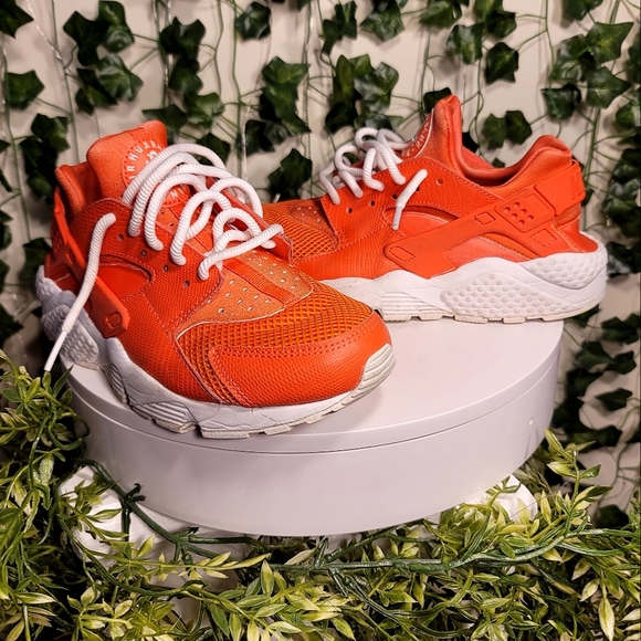 Nike Shoes - 💎Peach Orange Nike Air Hurraches Women's 6.5💎